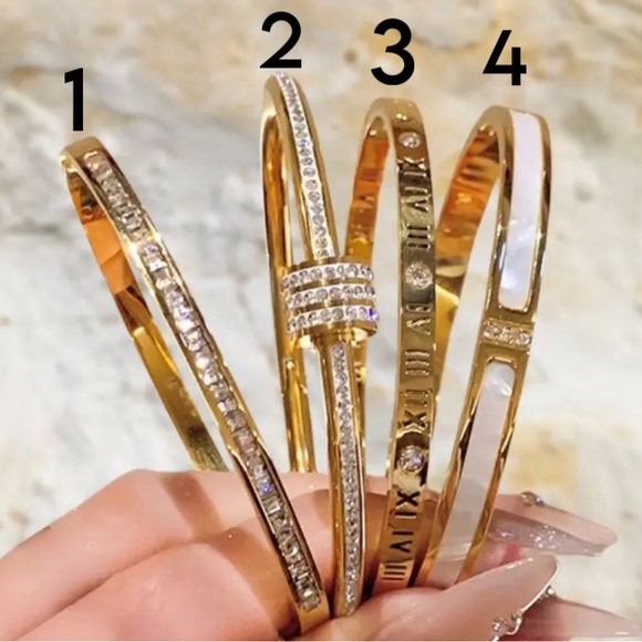 Luxurious Golden-Tone Titanium Steel Bangles Cuff Bracelet - Picture 7 of 7